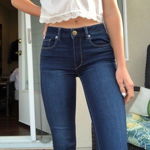 Comfy highwaisted dark wash American Eagle jeans!